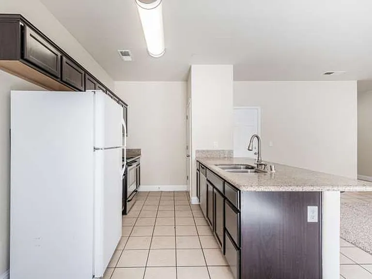 538 N Burgan Ave — Photo 8