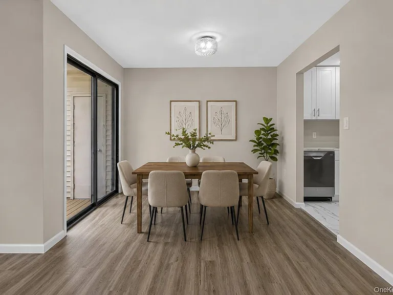 14 Scarborough Ln #D — Photo 5