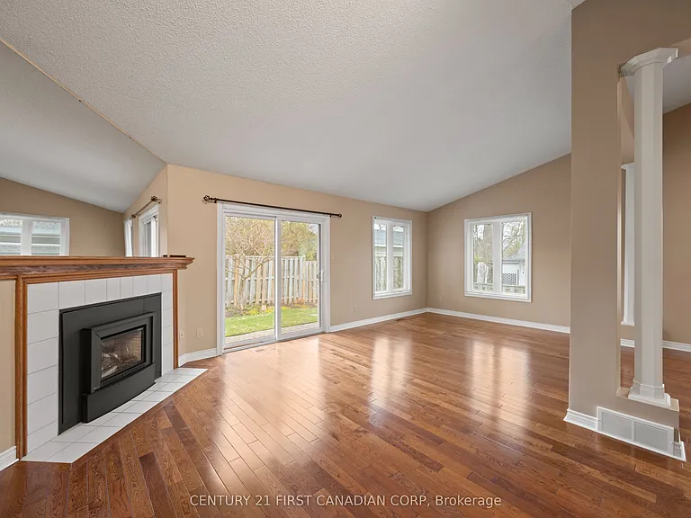 90 Ontario St S #12 — Photo 11