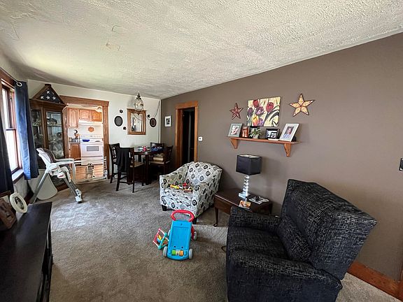 3rd image of 34 Kingman Ave E