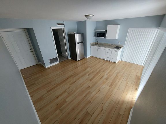 4th image of 10341 Rosemount Dr