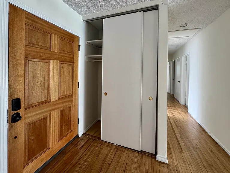 7928 Owensmouth Ave — Photo 4