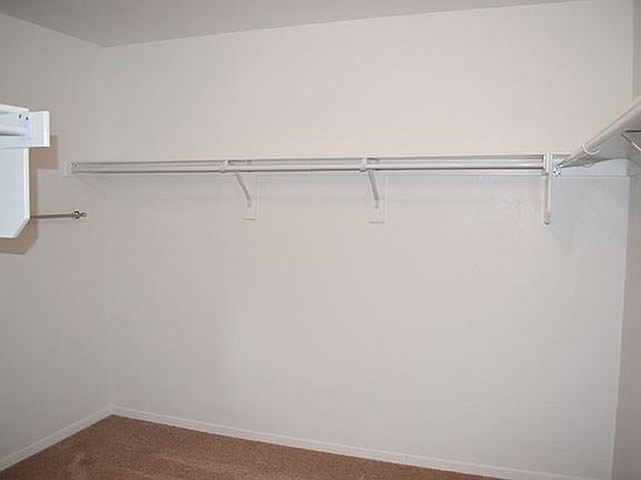 5th image of 2204 Elmwood Dr
