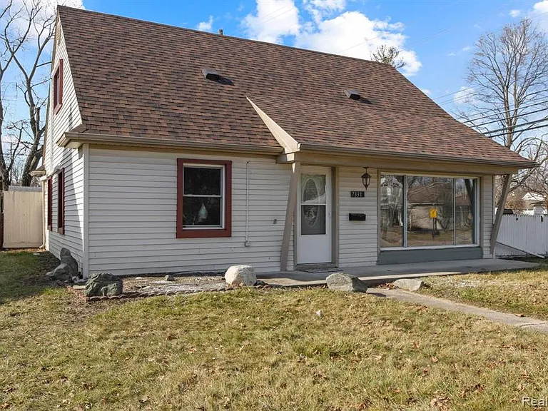 7331 Drexel St — Photo 2