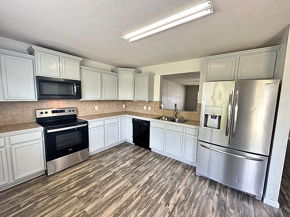 3rd image of 102 Maggie Ln
