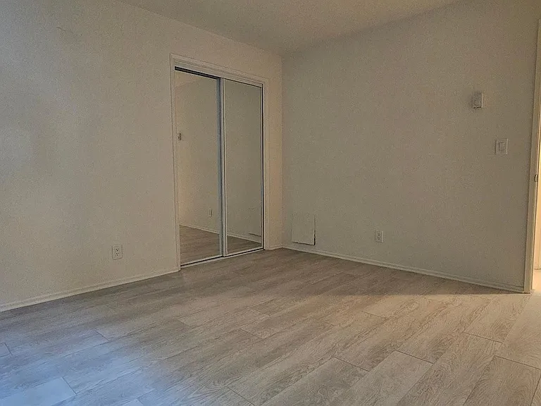 923 5th St #5 — Photo 26