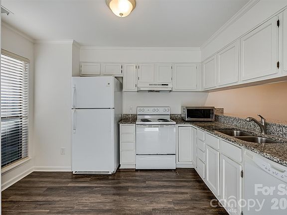 4th image of 11020 Carmel Crossing Rd