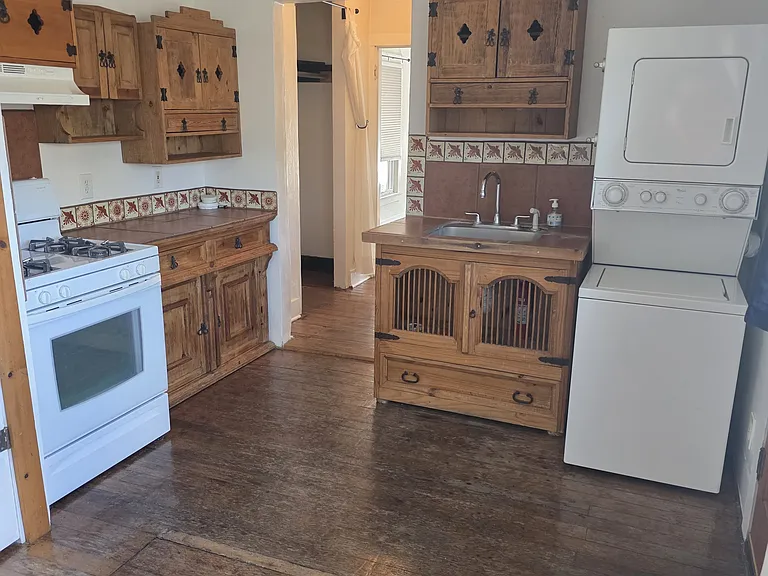 525 Agua Fria St #B — Photo 4