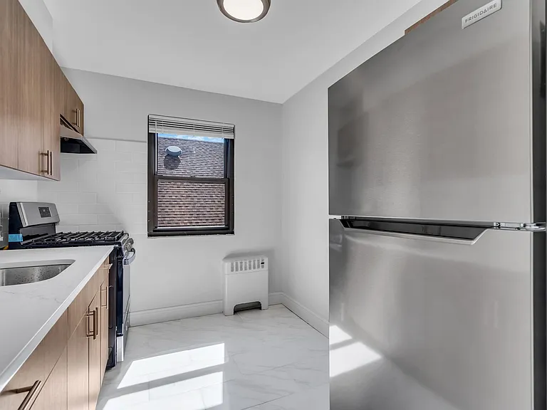 Palisades Manor Apartments — Photo 19