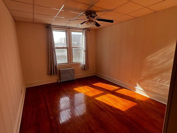 4th image of 644 Montgomery St