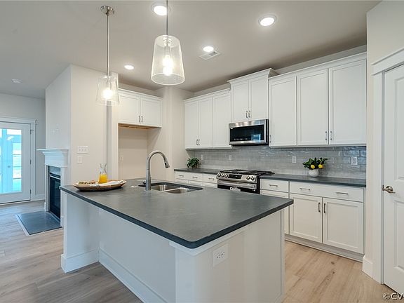 5th image of 10266 Burroughs Town Ln