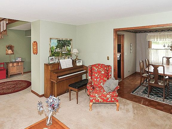 4th image of 221 Wilcox Dr