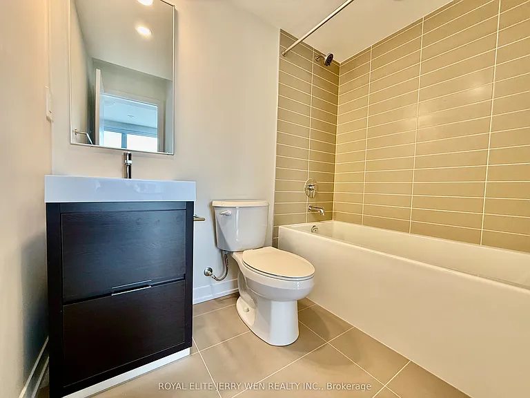 46 Green Gardens Blvd — Photo 11