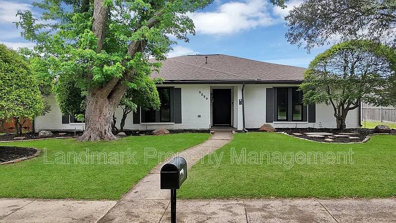 4 bed, 2.0 bath, 2819 sqft, $4,000 — Photo 2