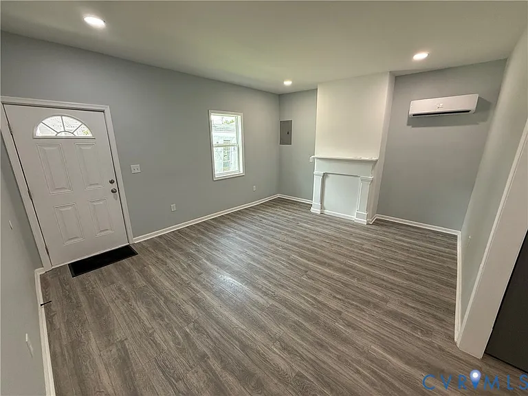 910 Rome St — Photo 3