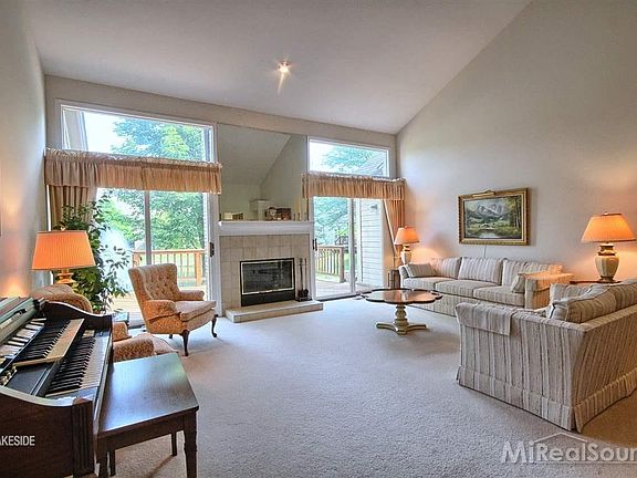 5th image of 16996 Crystal Dr