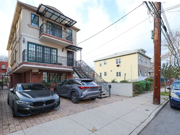 2568 East 2nd Street image 2 of 41