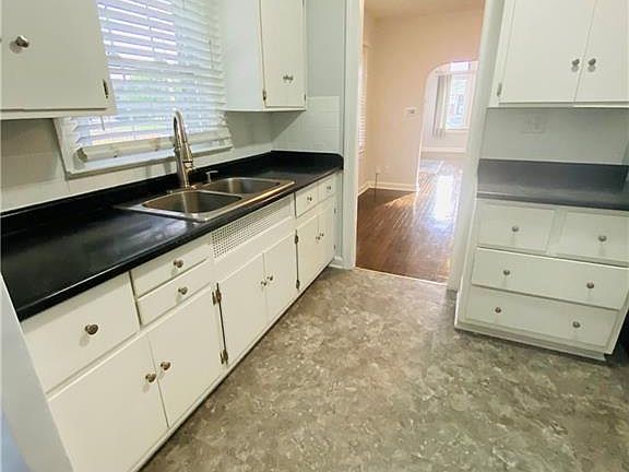 4th image of 1301 N Euclid Ave