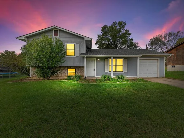 1022 Persimmon Dr, Troy, MO 63379