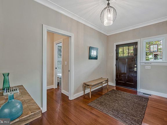 4th image of 219 Lockwood Ct