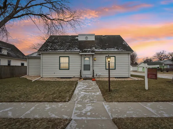 906 Center St, Black Earth, WI 53515