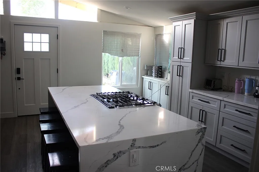 5 bed, 1630 sqft, $4,800 — Photo 4