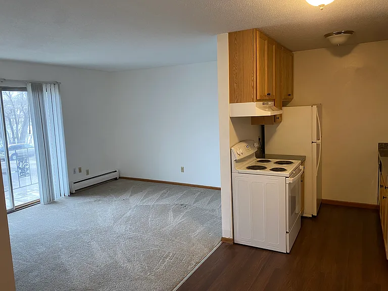 River Terrace Apartments — Photo 9