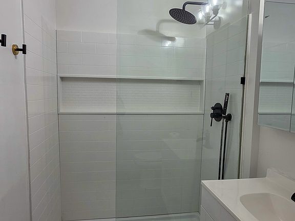 5th image of 303 E Washington St APT 8