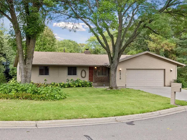 2716 Isle Royale Ct, Burnsville, MN 55337
