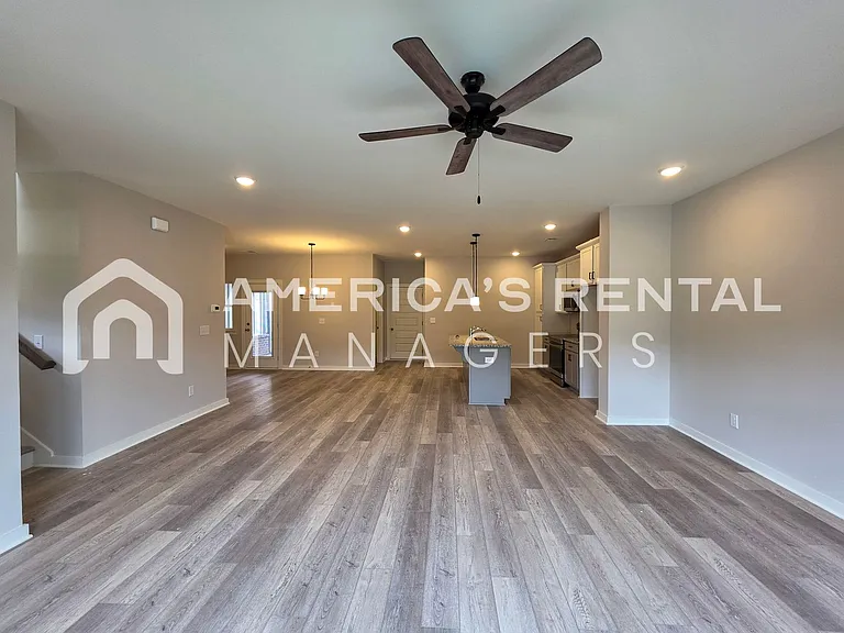 1019 Grand River Blvd W — Photo 11