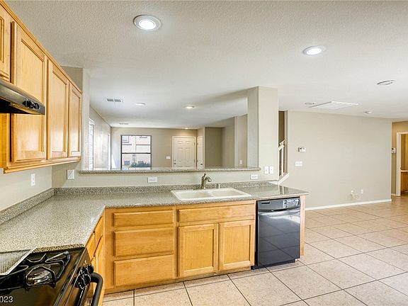 4th image of 981 Medina De Leon Ave