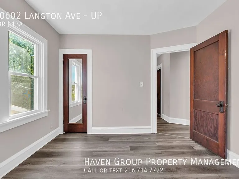 10602 Langton Ave #UP — Photo 15