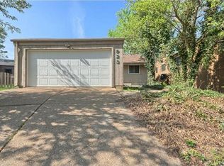 923 Chestnut Ridge Rd, Ballwin, MO 63021