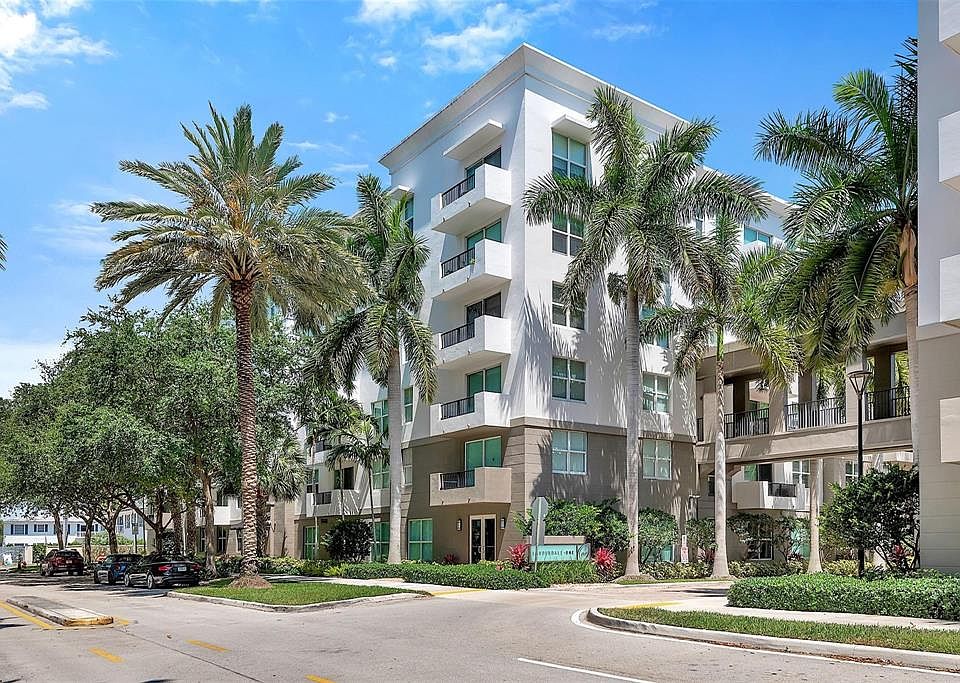 1st image of 2421 NE 65th St APT 611