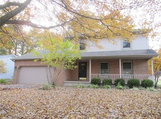 196 Fairmeadow Dr, Austintown, OH