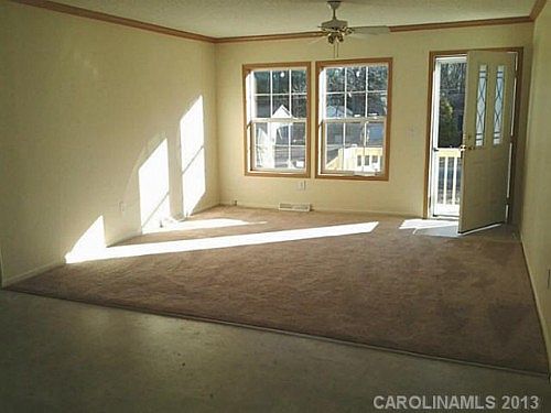 5th image of 220 Linda St