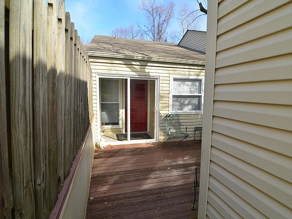 3rd image of 708 Idlewood Ln