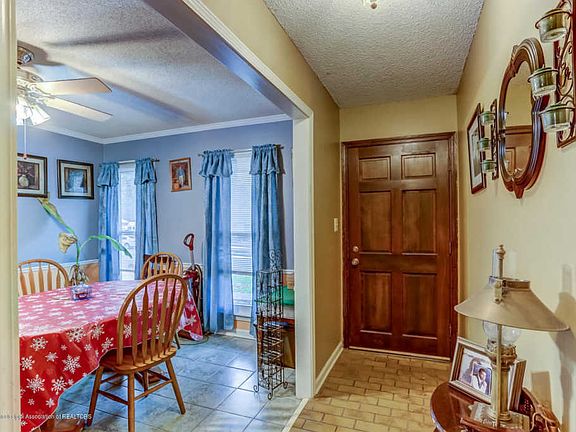3rd image of 1403 Starksville Dr