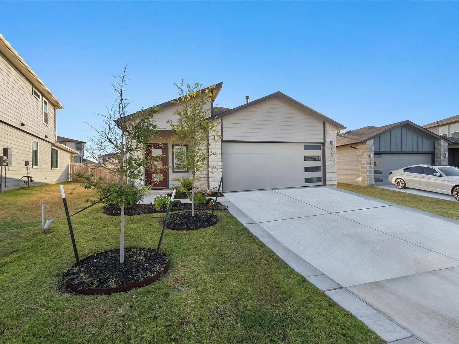 3 bed, 2.0 bath, 1499 sqft, $1,875 — Photo 3