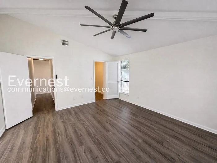 1915 W Orient St — Photo 14