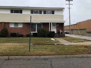 20924 Bournemouth St, Harper Woods, MI 48225