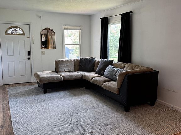 3rd image of 509 Dickinson Blvd