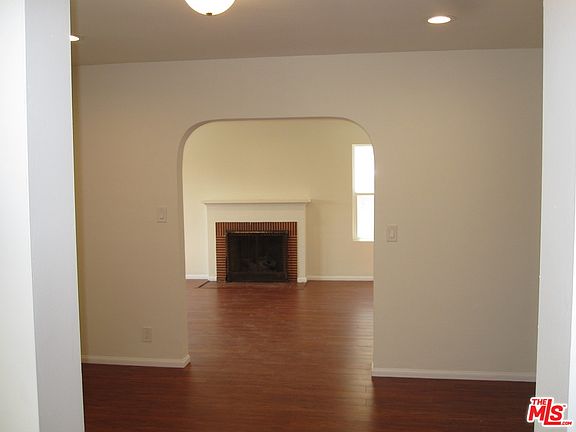 4th image of 2107 W 93rd St