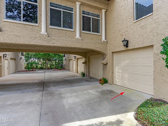 3rd image of 114 Club House Dr Unit 205