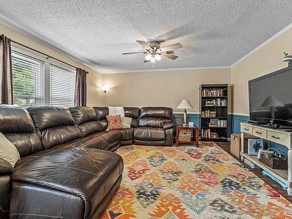 4th image of 114 Bear Dr