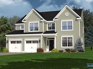 16 Bares Ct, Little Ferry, NJ 07643