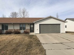 3208 10th St SW, Minot, ND 58701