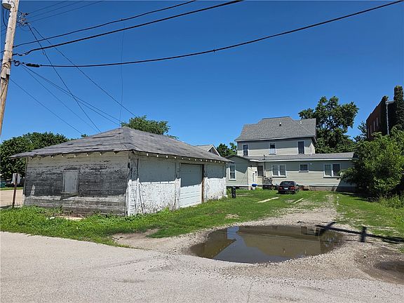 4th image of 555 W Main St