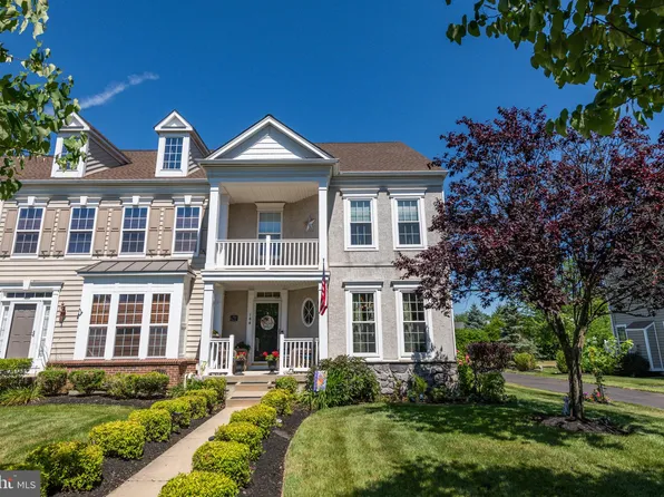 144 Pipers Inn Dr, Fountainville, PA 18923