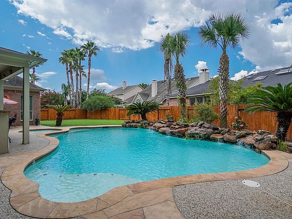 Beautiful large pool perfect to enjoy with friends and family.